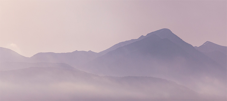 1942年、時計の部品組み立てから始まった。